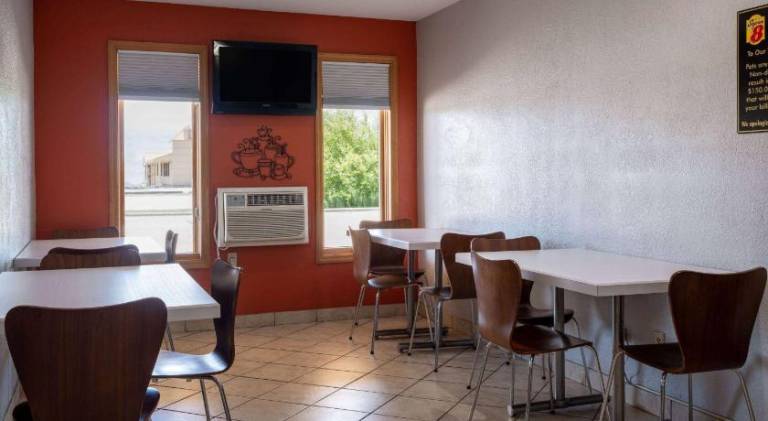 Super 8 By Wyndham Mattoon — photo 3