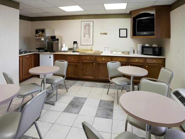Americas Best Value Inn Manchester, TN — photo 5