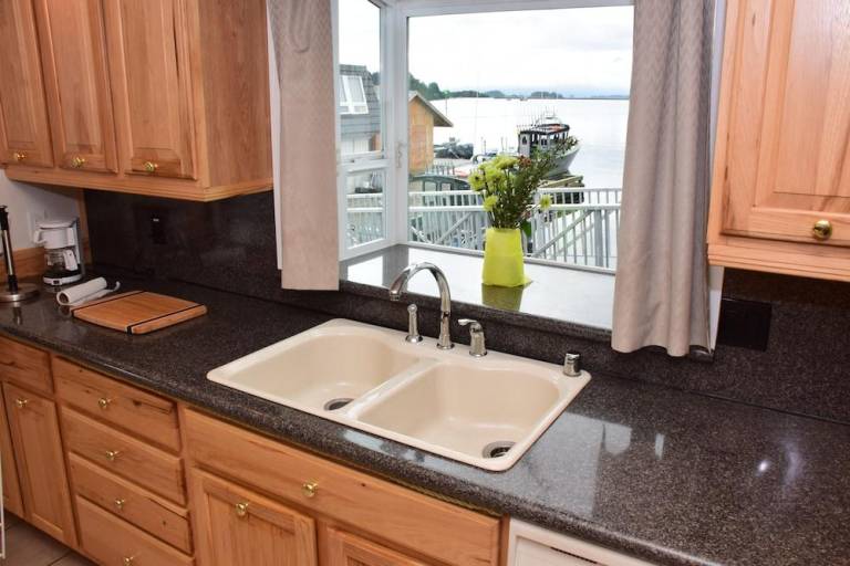 Longliner Lodge and Suites — photo 4