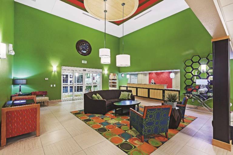 La Quinta Inn & Suites by Wyndham North Platte — photo 2