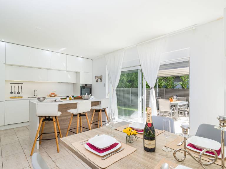 Fully equipped vacation home with jacuzzi, patio & private pool | Sea view | Dogs allowed — photo 3