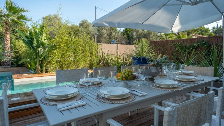 Family-oriented beautiful villa with garden, patio & private pool | Garden view | Pets are welcome — photo 2