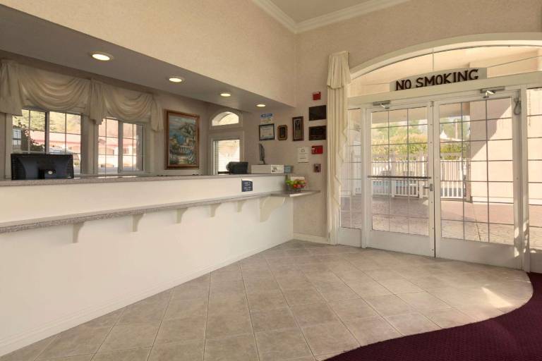 Travelodge by Wyndham Redding CA — photo 4