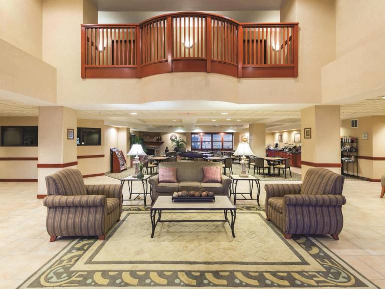 La Quinta Inn & Suites by Wyndham Kennewick — photo 2