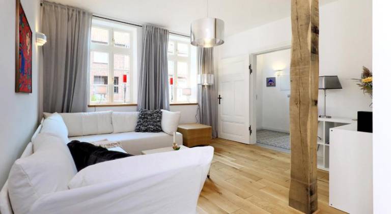 Ample holiday apartment with yard, patio & barbeque | Dogs allowed — photo 2