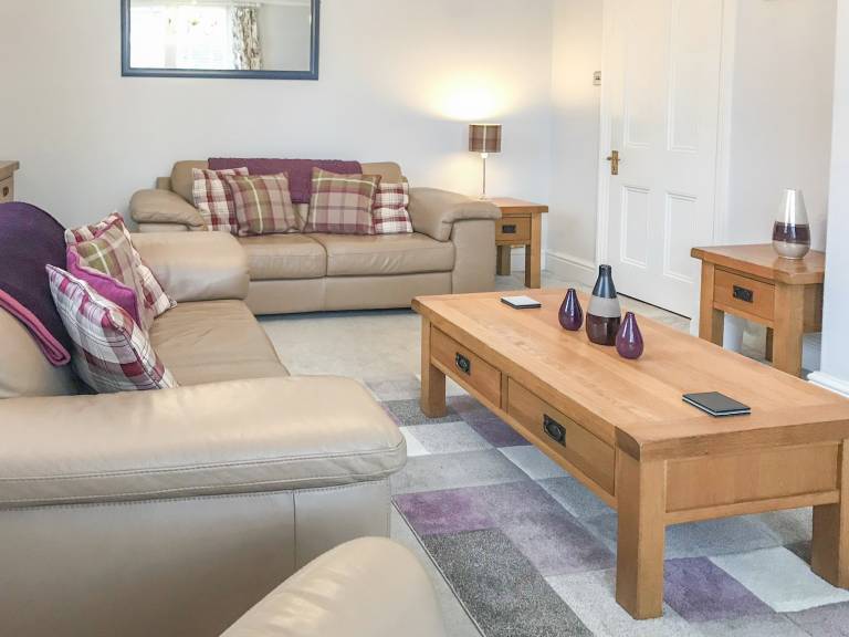 Family-oriented charming cottage with yard | Dogs allowed — photo 4