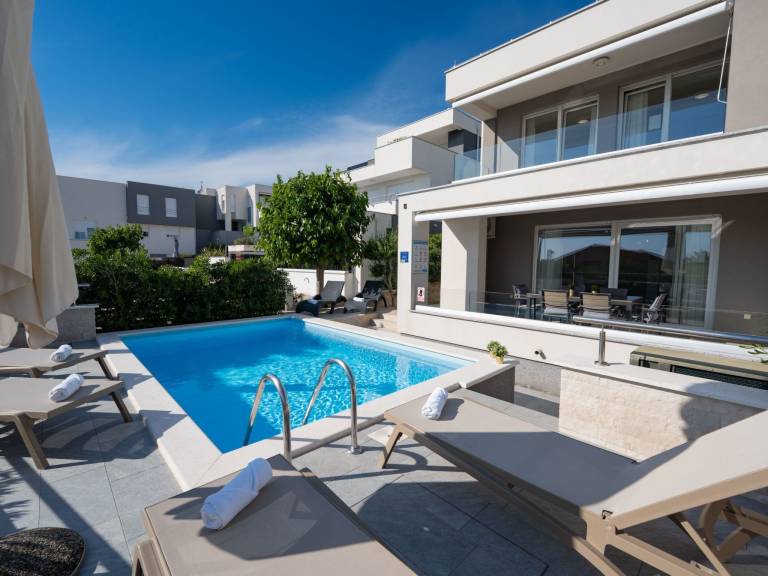 House with private pool & patio | Pets allowed in Senj