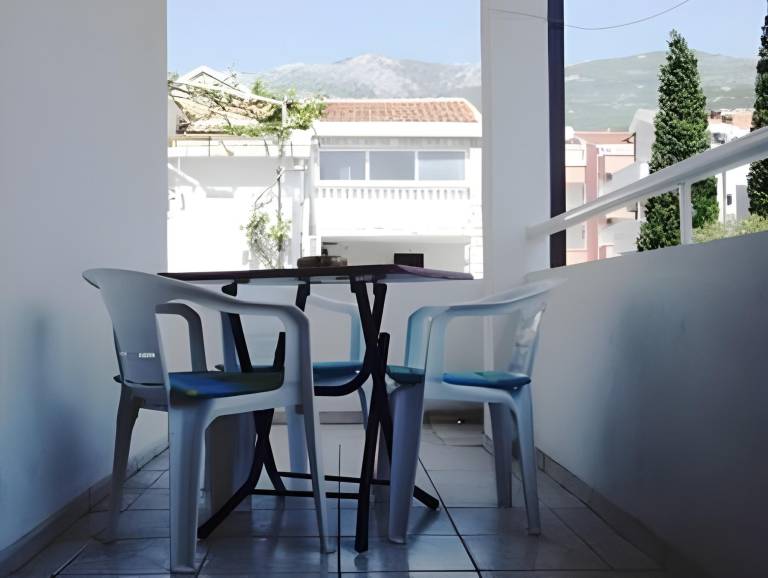 Apartment with patio | Pets allowed — photo 2