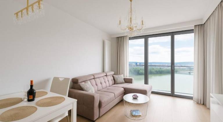 20th Floor Luxury - River & Castle View — photo 2