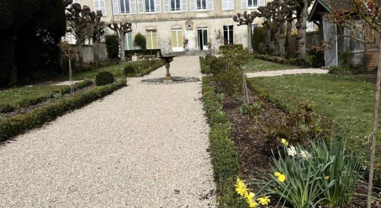 Holiday apartment with 1 room for 4 persons in Senlis