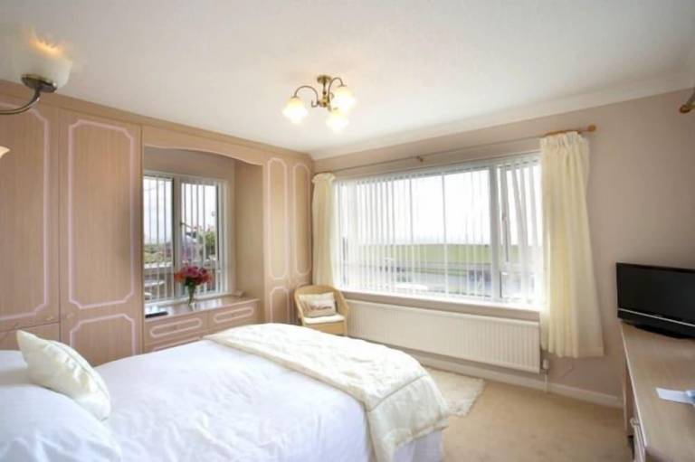 Watersedge Guest House — photo 2