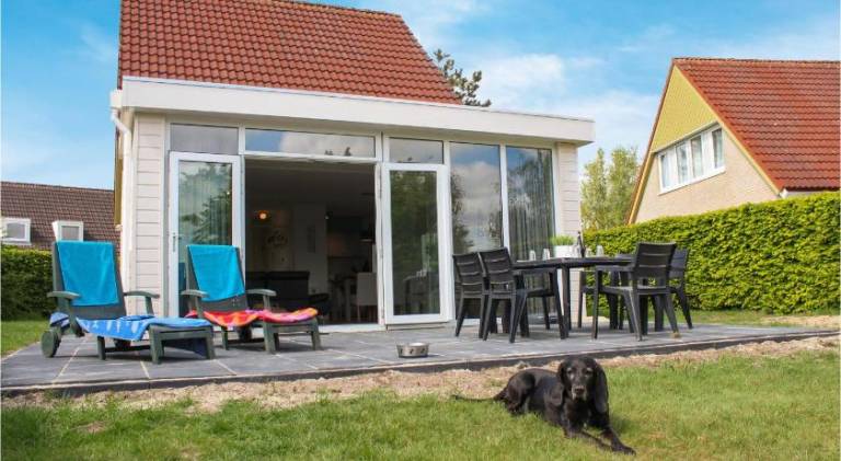 Vacation home with pool in Groningen