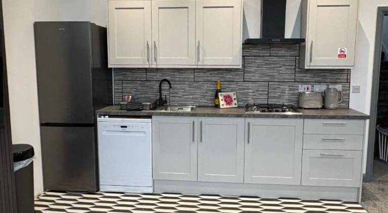 Spacious 4 Bed Retreat, 2 Bath, Sleeps 8 plus 2, Beach, Bars, Dinning, Shops, Golf, for Groups, Cont — photo 5