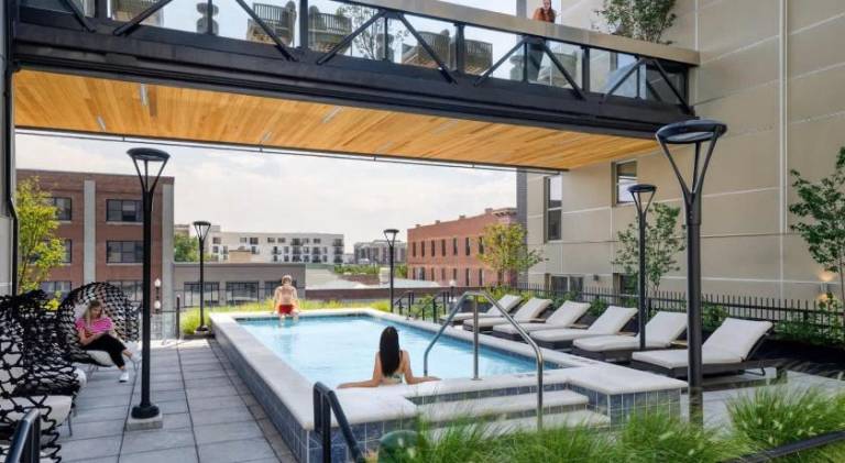 Vacation home with pool in Salt