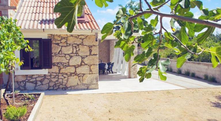 House with 1 room for 4 persons in Novalja