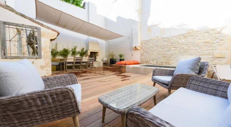 Villa with garden, private pool & hot tub — photo 4