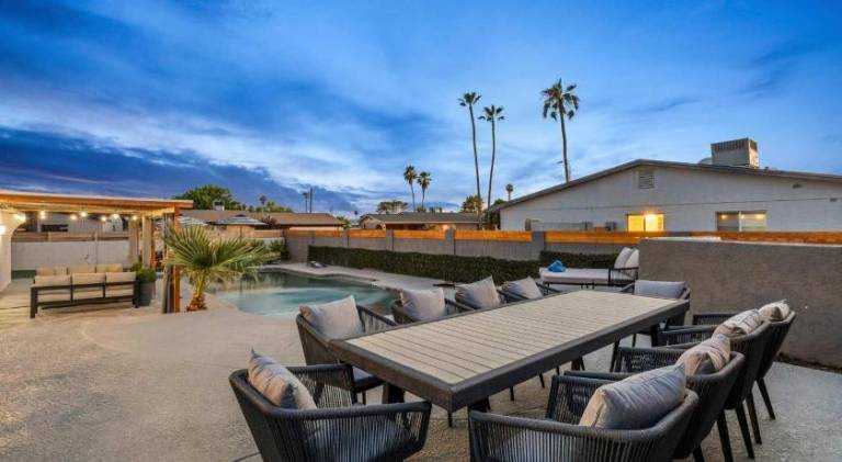 Spacious vacation home with pool | Pets allowed — photo 5