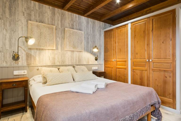 Apartment | Mountain view in Lleida