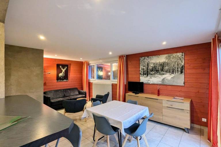 Apartment with BBQ, terrace & yard — photo 3
