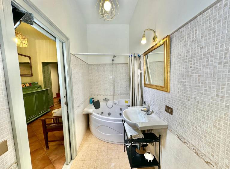 Rental apartment with terrace & hot tub | Close to Palermo Cathedral | Suitable for remote work — photo 5