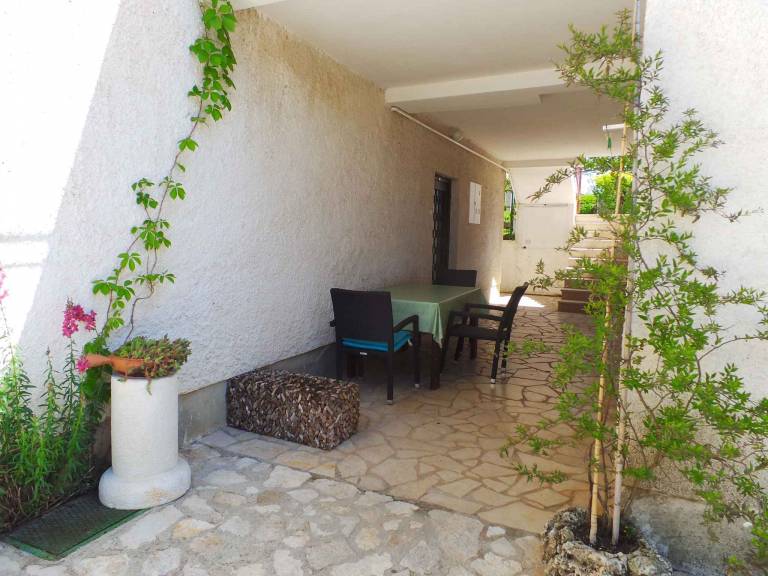 Apartment with BBQ & garden — photo 2