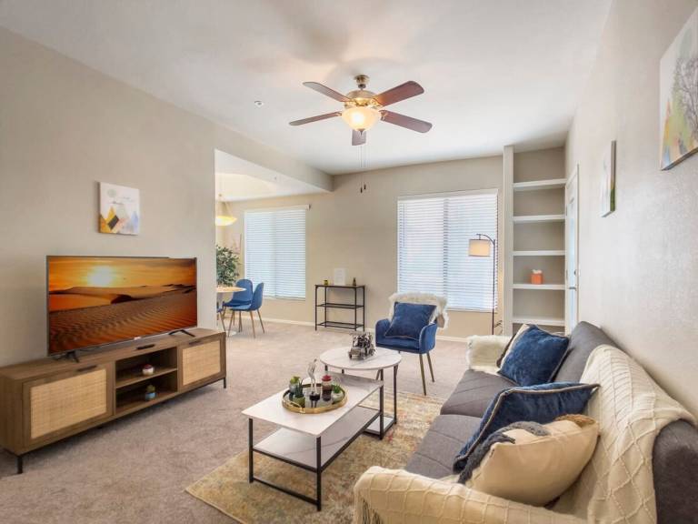 CozySuites 3BR 2BA Kierland Commons with pool in Phoenix, AZ