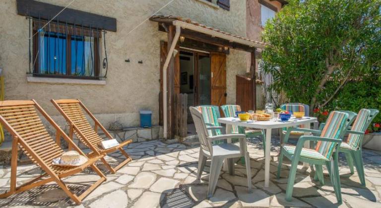 Vacation home with 2 rooms for 6 persons in Bandol