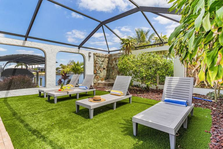 Riverfront Escape with Pool, Tiki Hut & Gulf Access Fun - Villa Kai Malie - Roelens — photo 2