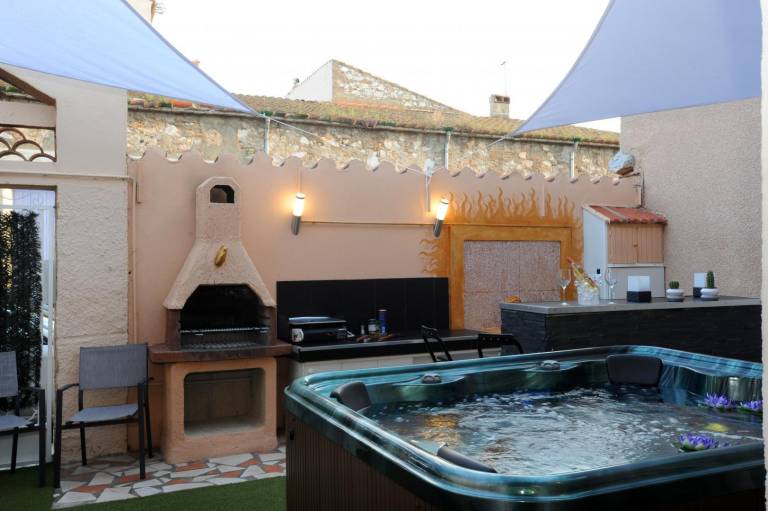 Fully equipped lovely gite with BBQ, terrace & yard | Dogs allowed — photo 4