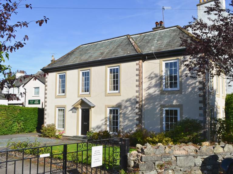 Cottage with yard in Keswick