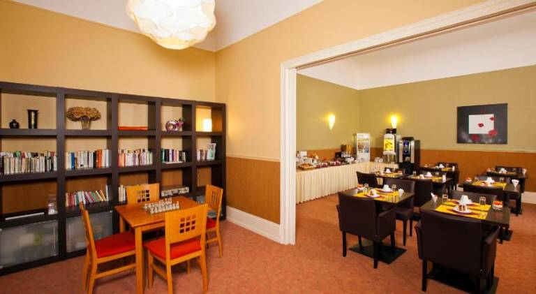 Serviced apartment with terrace & garden — photo 4