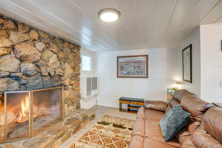 Walk to Beach: Dog-Friendly Cabin in Glenbrook! — photo 4