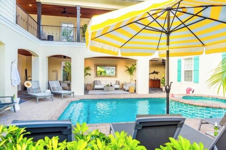 House Pelican Bay