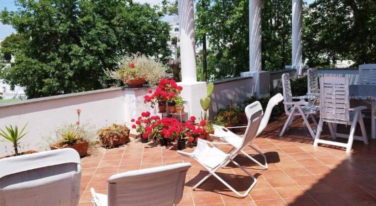 Rental apartment with 2 rooms for 8 persons in Anacapri