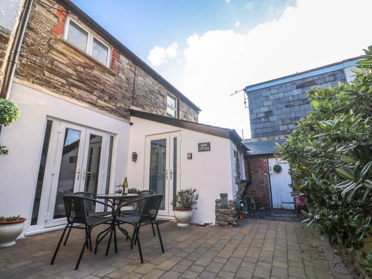 Cottage with yard | Beach view in Tintagel