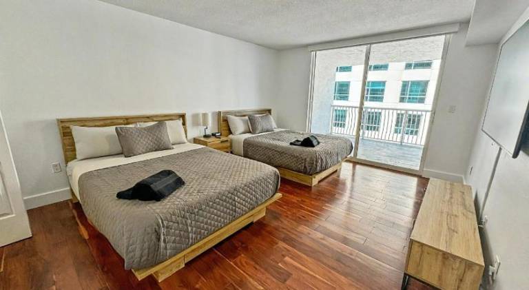 Elegant Centric Vibrant Pool Jacuzzi Free Parking — photo 2