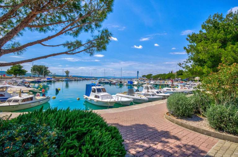 Charming holiday apartment with barbecue & terrace | Sea view | Close to the beach | Pets are welcome in Crikvenica