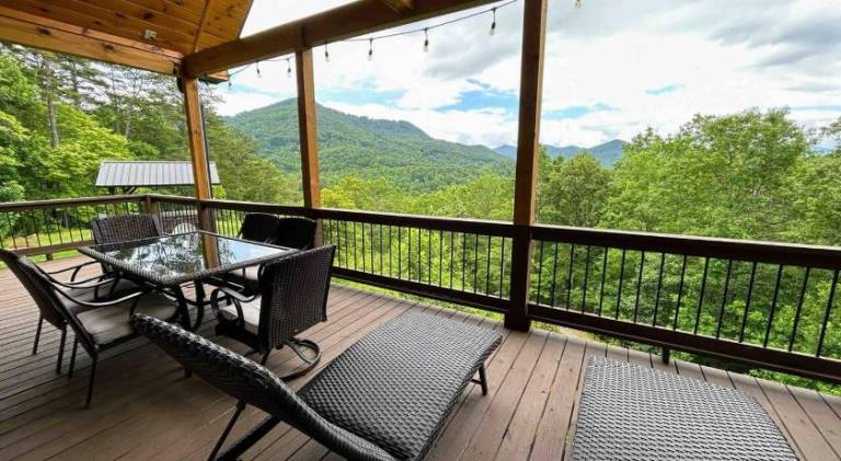 Vacation home with jacuzzi — photo 4