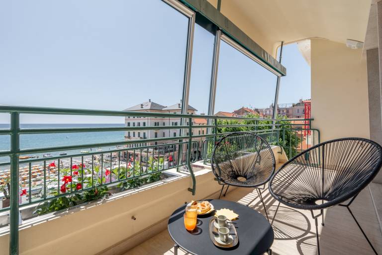Holiday apartment with patio | City view — photo 2
