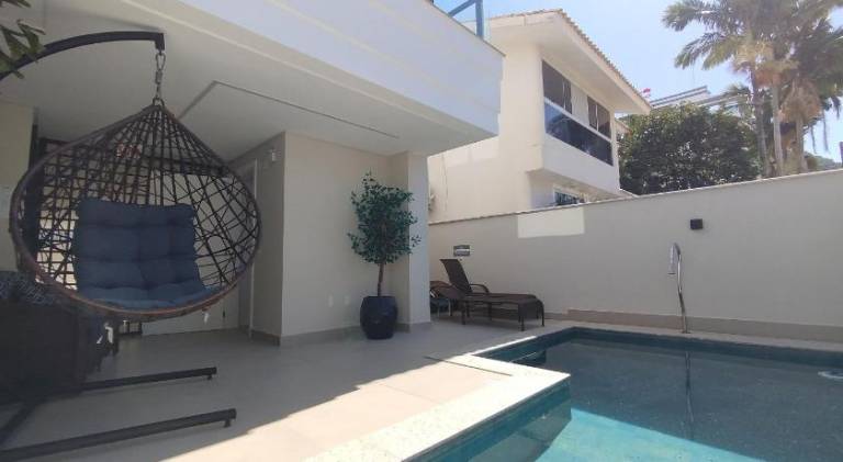 Apartment with pool — photo 5