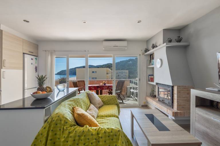 Fully equipped apartment with patio & fast internet | Sea view | Close to the beach | Pets are welcome — photo 2