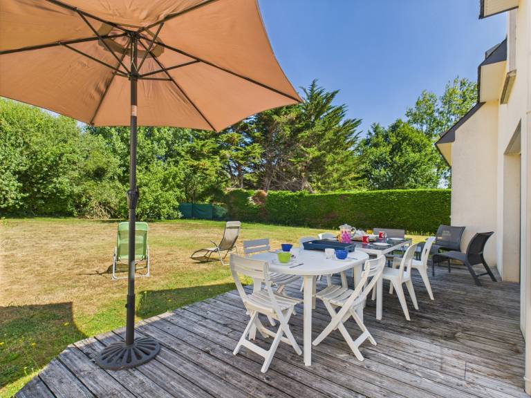 Vacation home with terrace, grill & garden in Vannes