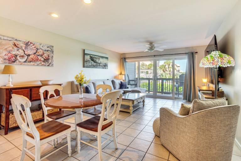 Apartment Harbor Island
