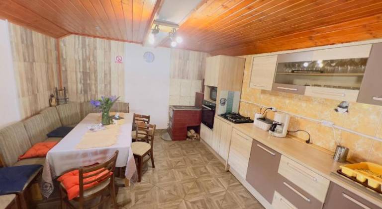 House with garden, terrace & jacuzzi — photo 3