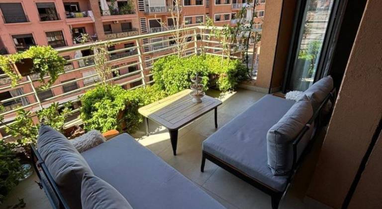 Apartment with pool — photo 4
