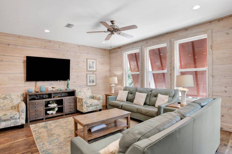 Romeo's Breeze Cottage Pet-Friendly Pool & Beach Access — photo 2