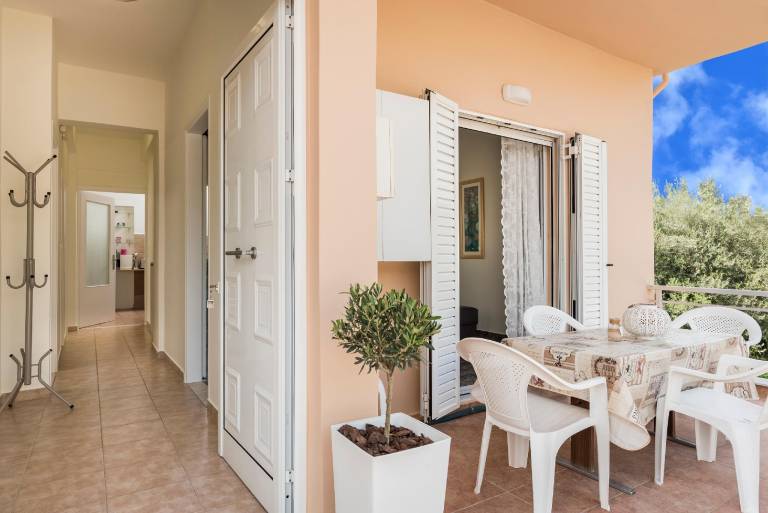 House with 2 rooms for 6 persons — photo 4