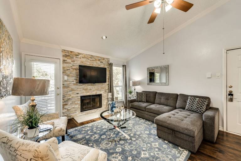 I22 – World Cup Stay - 18 min to AT&T - Sleeps 4 - Public Transit in Irving, TX