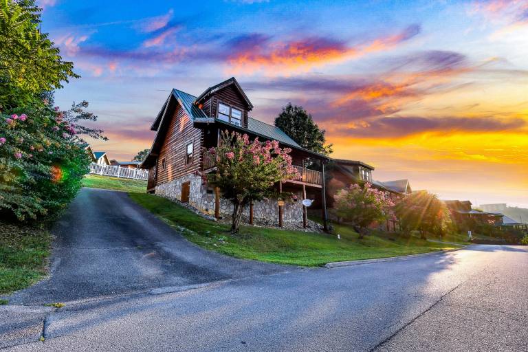 Children-friendly cabin with barbecue, hot tub & pool | Mountain view | Dogs allowed — photo 5
