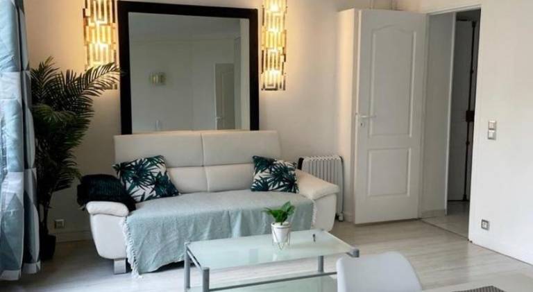 Holiday apartment with 1 room for 4 persons in Clichy